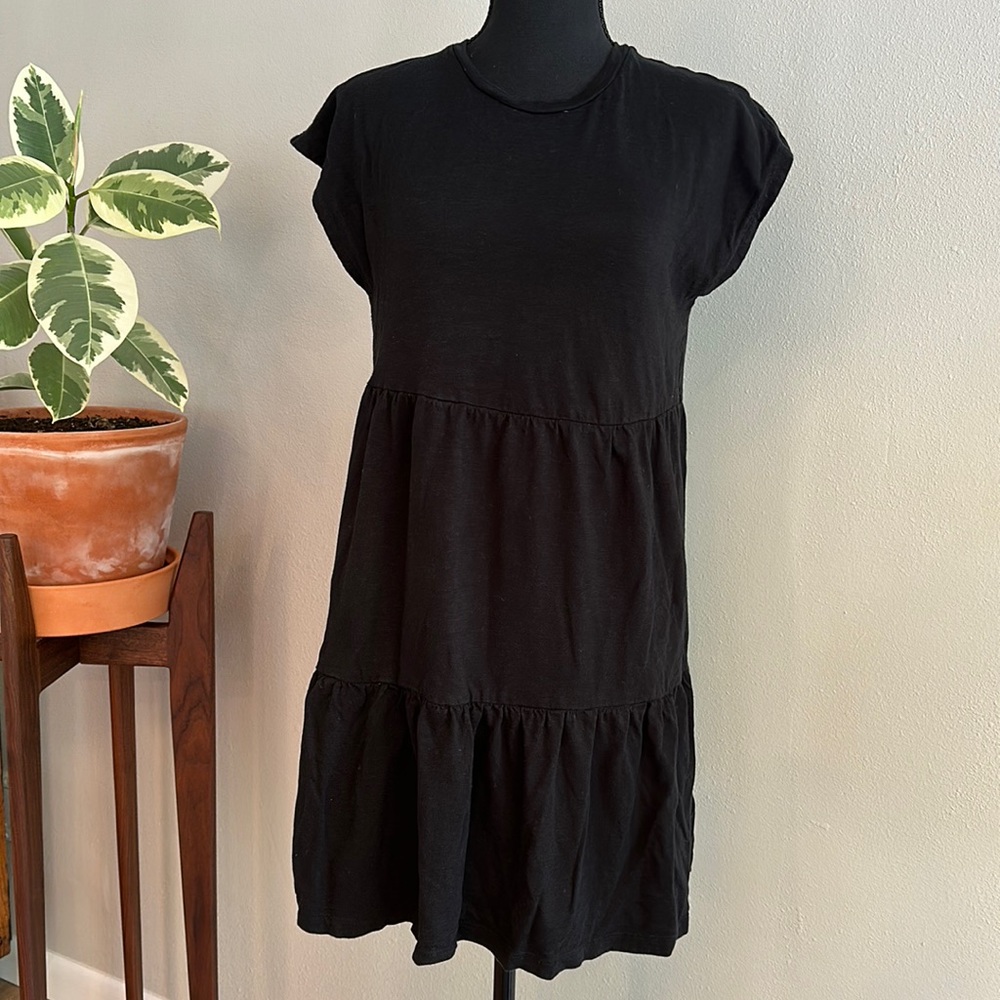 Gap black tiered mini dress, size M